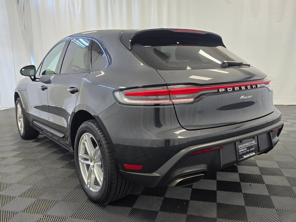 Certified 2025 Porsche Macan AWD/4WD image 3