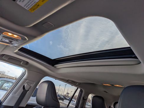 Certified 2023 Toyota Highlander XLE image 18