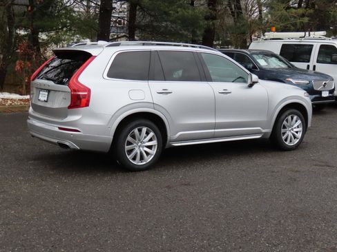 Used 2018 Volvo XC90 T6 Momentum w/ Convenience Package image 5