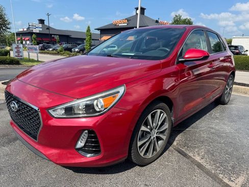Used 2018 Hyundai Elantra GT FWD image 1