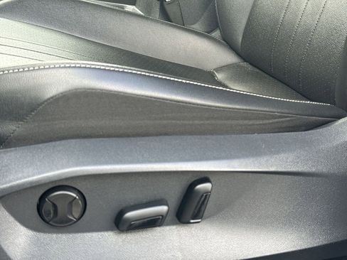 Used 2024 Volkswagen Tiguan SE image 14