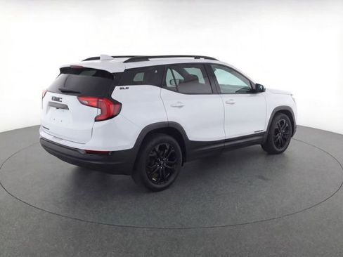 Used 2022 GMC Terrain SLE w/ Driver Convenience Package image 4