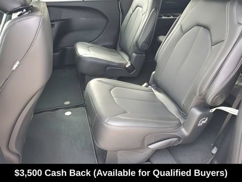 New 2026 Chrysler Pacifica Select FWD image 21