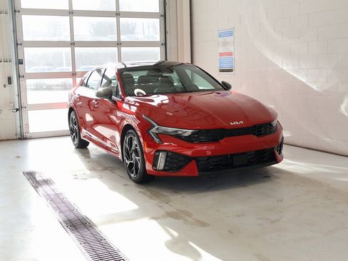 Used 2025 Kia K5 GT-Line w/ GT-Line Premium Package image 2