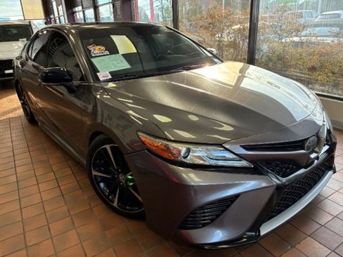 Used 2019 Toyota Camry XSE image 1