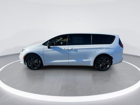 New 2026 Chrysler Pacifica Select FWD image 5