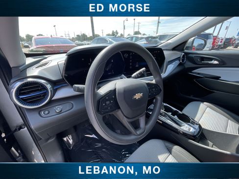 Certified 2025 Chevrolet Trax LT FWD image 10