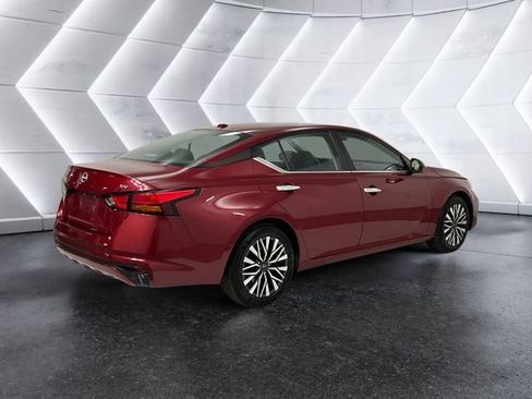 Used 2024 Nissan Altima 2.5 SV FWD image 4