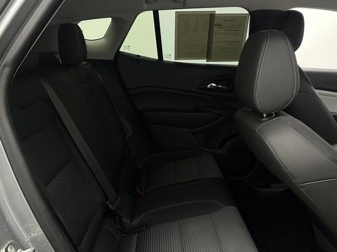 Used 2026 Chevrolet Trax LT FWD image 31