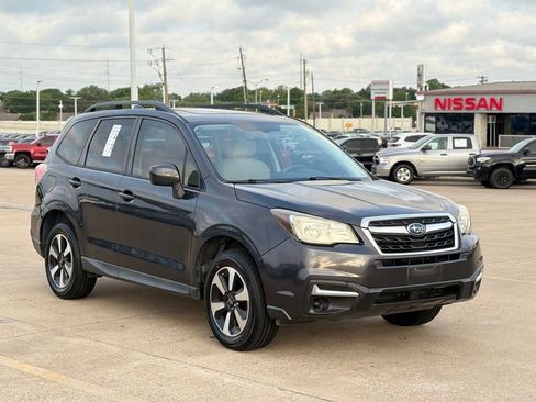 Used 2017 Subaru Forester 2.5i Premium AWD/4WD image 6