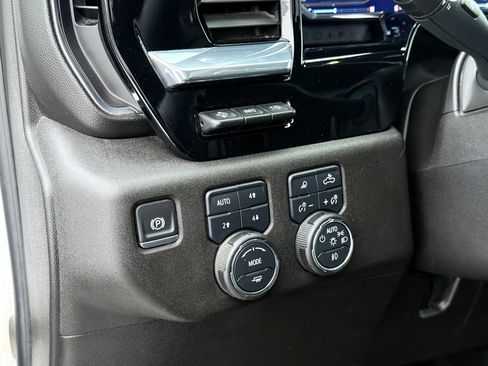 Used 2025 Chevrolet Silverado 2500 LTZ w/ LTZ Premium Package image 19