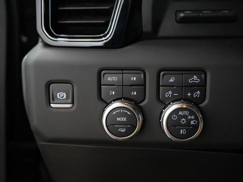 Used 2025 GMC Sierra 1500 AT4 w/ Technology Package AWD/4WD image 26
