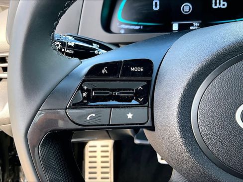 Certified 2025 Hyundai Elantra Sport image 39