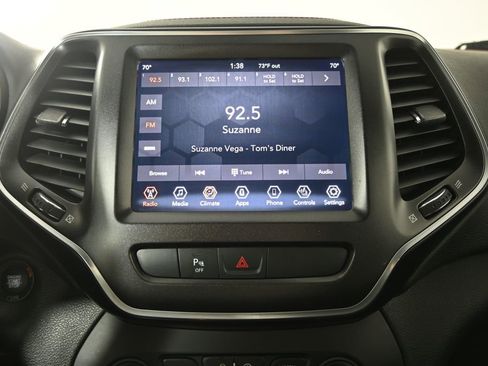 Used 2019 Jeep Cherokee Trailhawk image 27