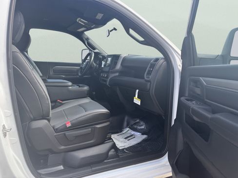 Used 2024 RAM 3500 Tradesman w/ Chrome Appearance Group AWD/4WD image 11