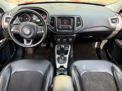 Used 2018 Jeep Compass Latitude FWD image 36