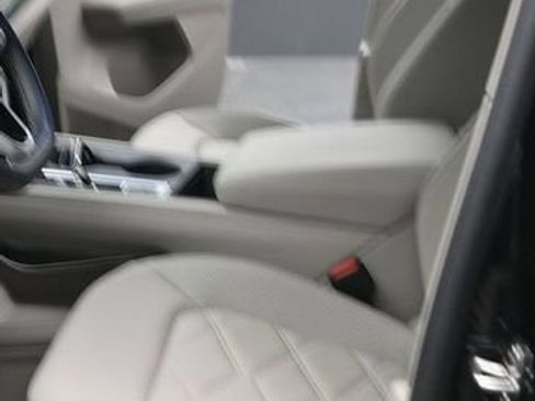 Used 2025 Volkswagen Atlas SE AWD/4WD image 12