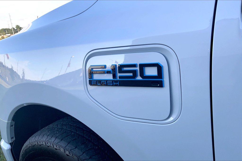 Used 2025 Ford F150 Lightning Flash AWD/4WD image 4