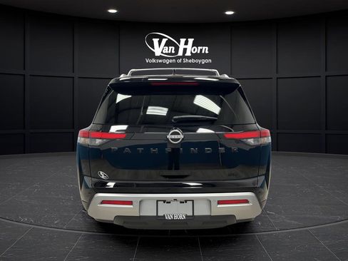 Used 2025 Nissan Pathfinder SL w/ Black Appearance Package FWD image 6