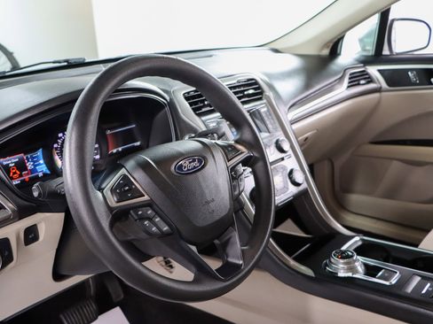 Used 2018 Ford Fusion SE image 22