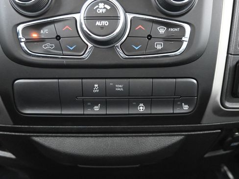 Used 2020 RAM 1500 Classic SLT w/ Luxury Group AWD/4WD image 31