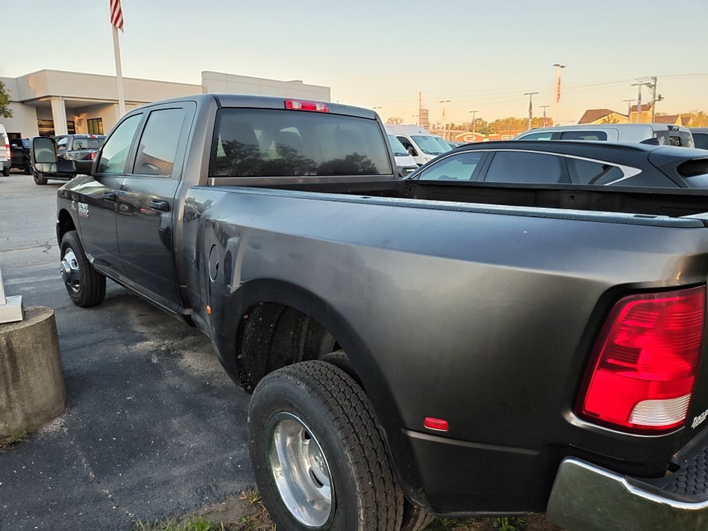 Used 2018 RAM 3500 Tradesman w/ Chrome Appearance Group AWD/4WD image 4
