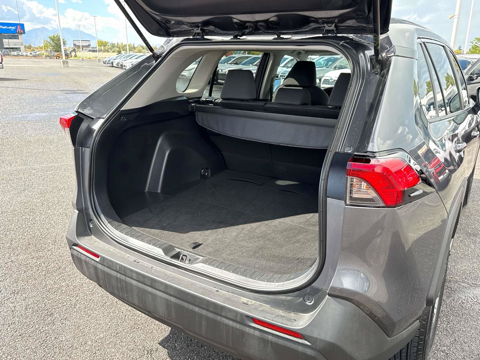 Used 2025 Toyota RAV4 XLE AWD/4WD image 16