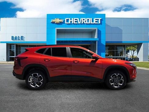 Used 2024 Chevrolet Trax LT w/ Driver Confidence Package FWD image 8