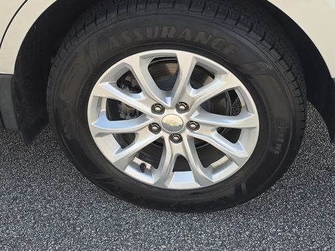 Used 2020 Chevrolet Equinox LS w/ LS Convenience Package FWD image 9