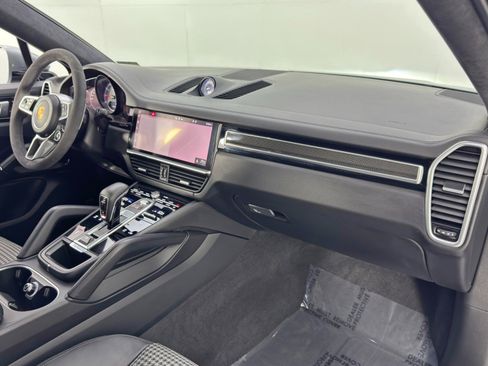 Used 2021 Porsche Cayenne GTS w/ Lightweight Sport Package image 14