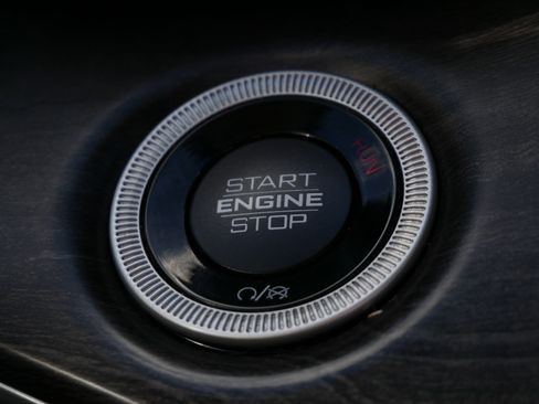 Used 2023 Jeep Grand Cherokee Limited w/ Luxury Tech Group II image 28