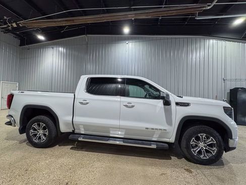 Used 2023 GMC Sierra 1500 SLE image 7