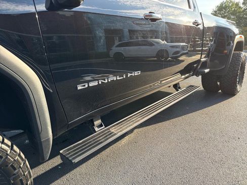 Used 2022 GMC Sierra 3500 Denali w/ Denali Ultimate Package AWD/4WD image 5
