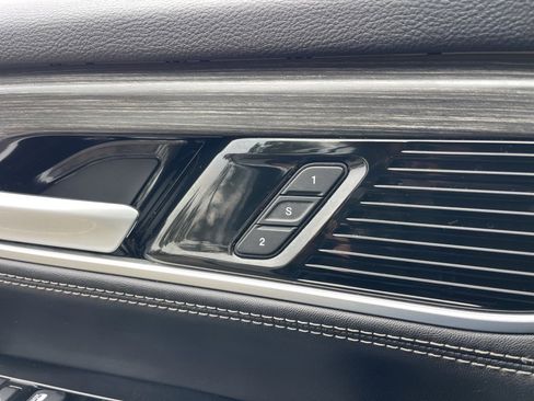 Used 2024 Jeep Wagoneer Series II image 19