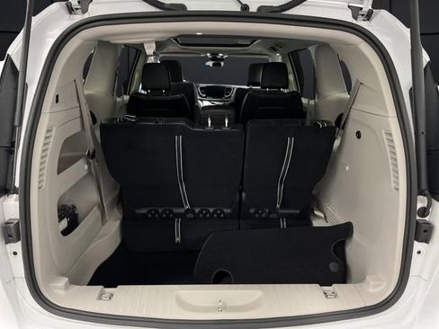 Certified 2024 Chrysler Pacifica Touring-L image 14
