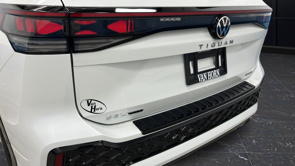 Used 2026 Volkswagen Tiguan SEL R-Line AWD/4WD image 39
