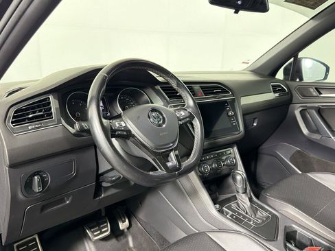 Used 2020 Volkswagen Tiguan SE R-Line FWD image 3
