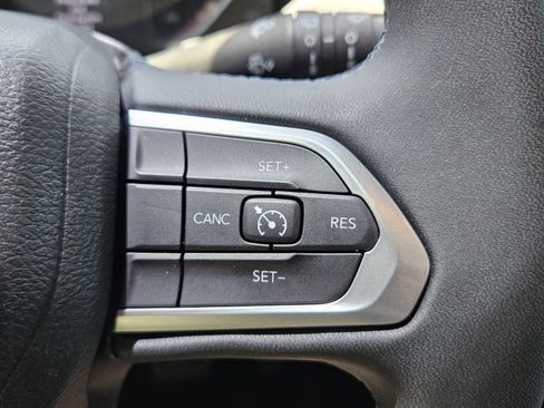 Used 2022 Jeep Compass Latitude image 13