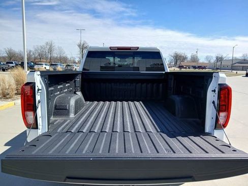 New 2026 GMC Sierra 1500 SLE w/ Preferred Package AWD/4WD image 19
