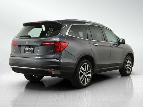 Used 2017 Honda Pilot Touring image 5