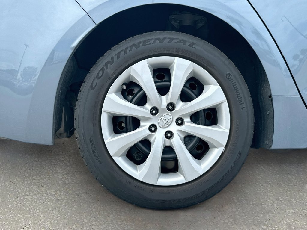 Used 2020 Toyota Corolla LE FWD image 27