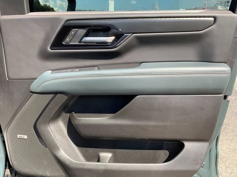 Used 2025 GMC Yukon XL AT4 AWD/4WD image 20