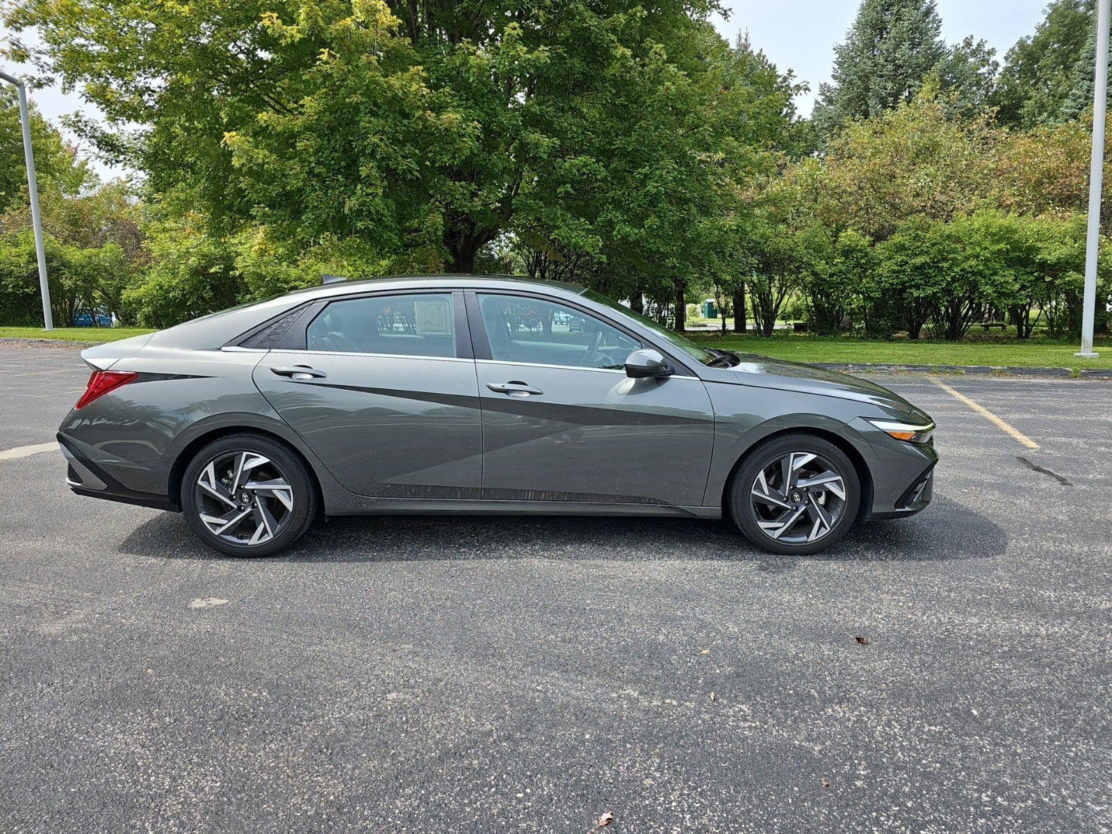 Used 2025 Hyundai Elantra SEL FWD image 7