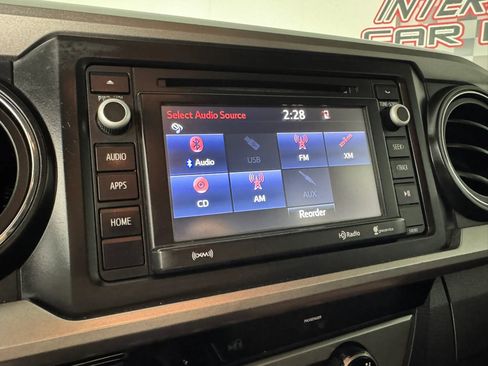 Used 2016 Toyota Tacoma SR5 w/ SR5 Appearance Package (SN) AWD/4WD image 18