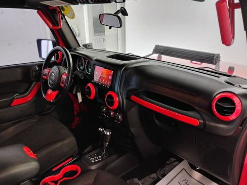 Used 2015 Jeep Wrangler Unlimited Sport w/ Connectivity Group AWD/4WD image 10
