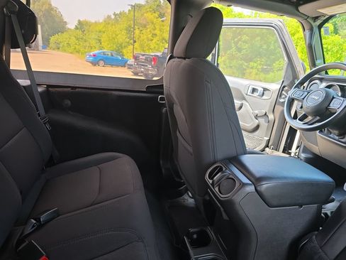 Used 2022 Jeep Wrangler Sport AWD/4WD image 11