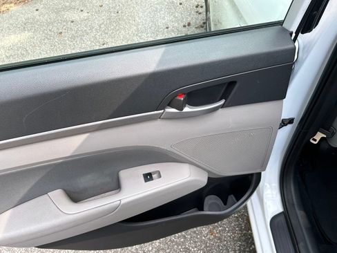 Used 2017 Hyundai Elantra ECO FWD image 27