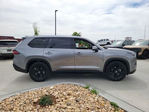 Used 2025 Toyota Grand Highlander AWD image 6