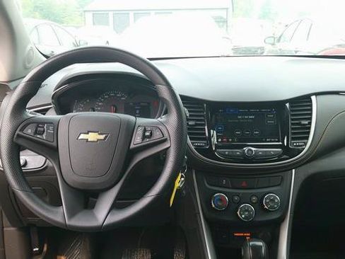 Used 2019 Chevrolet Trax LS w/ Tint and Cruise Package FWD image 10