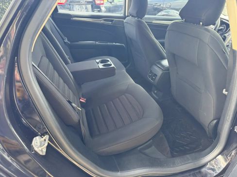 Used 2019 Ford Fusion SE FWD image 22
